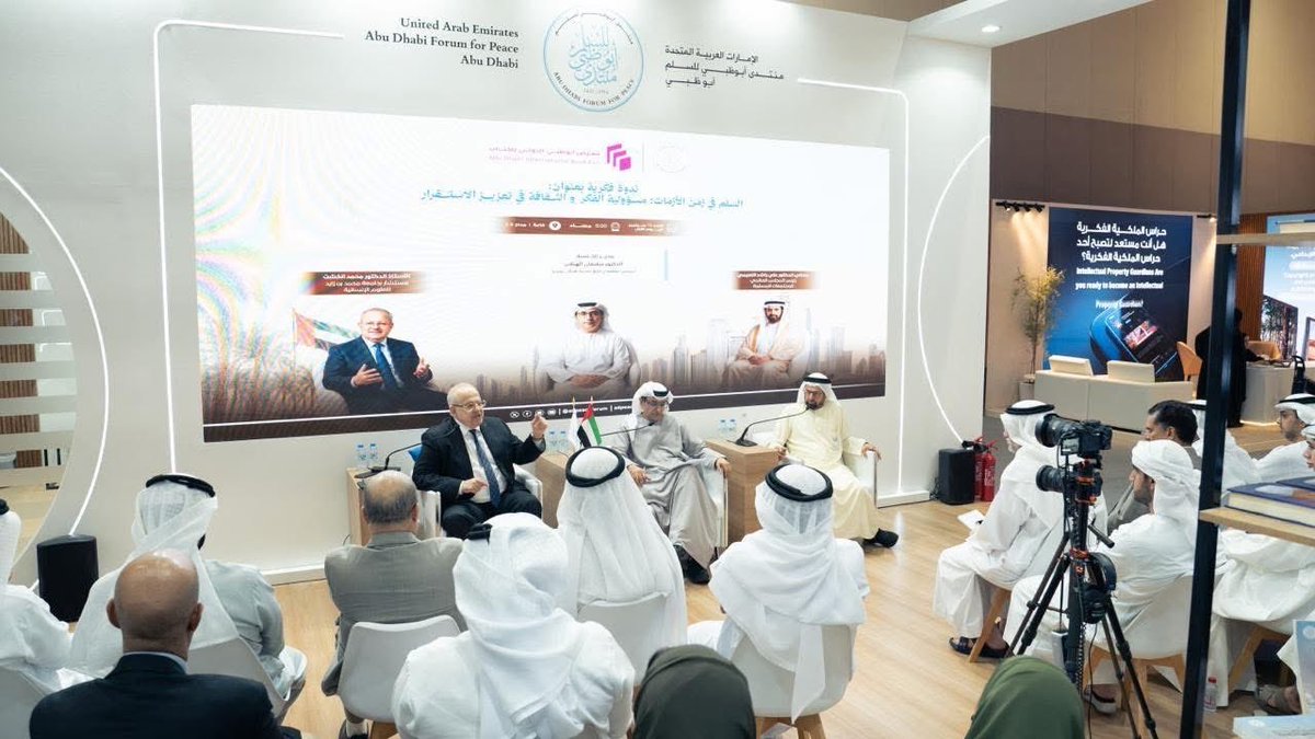 khosht's tweet photo. د. الخشت في معرض أبوظبي الدولي للكتاب:  الحروب تبدأ في العقول.. وصناعة السلام تبدأ من الفكر والثقافة

الخشت: لا سلام مستدامًا دون تفكيك العقل المغلق ومواجهة خطاب الكراهية

الخشت: تسميم الأخبار  والتضليل المعلوماتي يفرضان تحديات جديدة أمام صناعة السلام
#محمد_الخشت https://t.co/U9nBDy68if