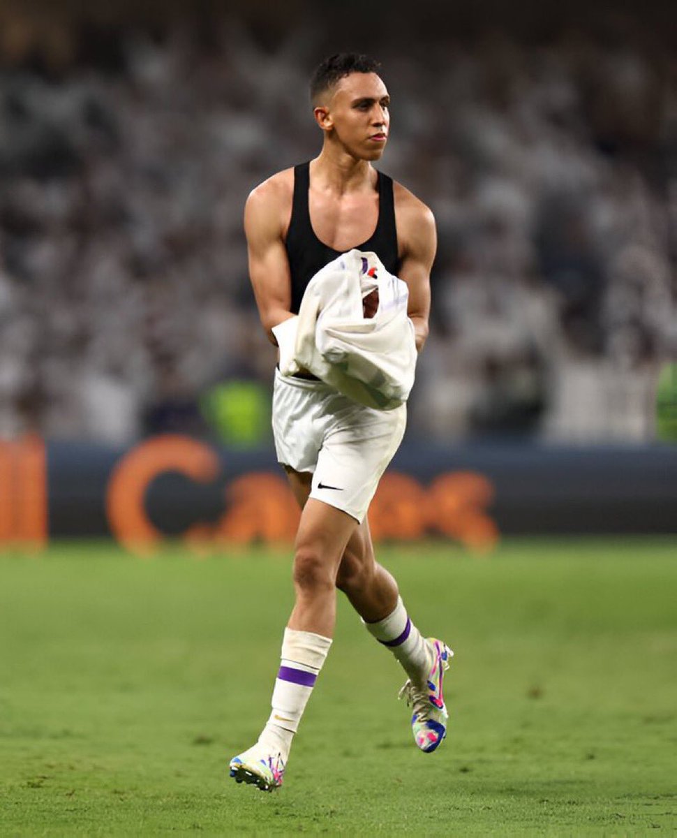 saifcaio's tweet photo. اللاعب الوحيد فالعالم اللي جعل من جماهير الهلال مشجعين للنصر

كابوووووووووس 🦅 https://t.co/0ziGCHcS6u