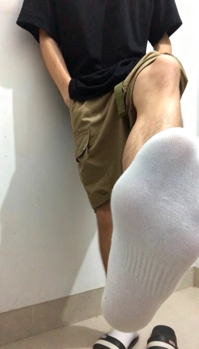 DDGeGeSM's tweet photo. #白袜 #脚 #S #1 
选左脚还是右脚 https://t.co/71DkmXjoNf