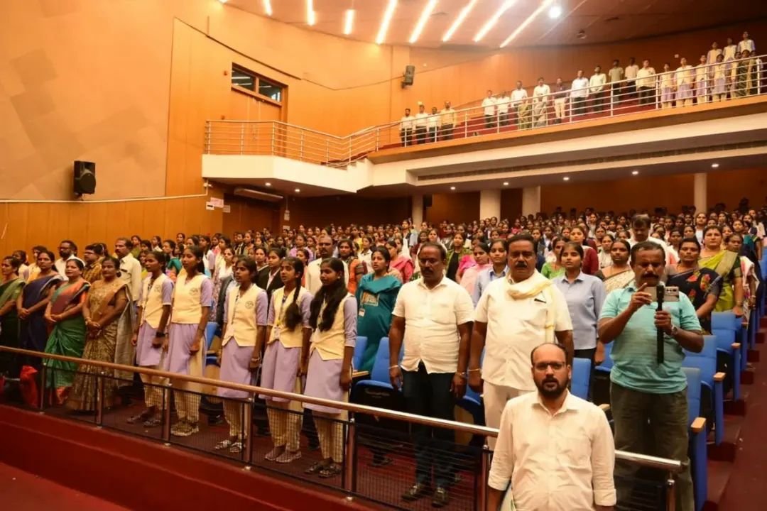 SWDGoK's tweet photo. ಮಂಡ್ಯ: ನಗರದ ಡಾ. ಬಿ.ಆರ್. ಅಂಬೇಡ್ಕರ್ ಭವನದಲ್ಲಿ ಜಿಲ್ಲಾಡಳಿತ, ಜಿಲ್ಲಾ ಪಂಚಾಯತ್ ಹಾಗೂ ಸಮಾಜ ಕಲ್ಯಾಣ ಇಲಾಖೆಯ ಸಂಯುಕ್ತಾಶ್ರಯದಲ್ಲಿ ಆಯೋಜಿಸಲಾಗ���ದ್ದ "ಅಂತಾರಾಷ್ಟ್ರೀಯ ಪ್ರಜಾಪ್ರಭುತ್ವ ದಿನಾಚರಣೆ" ಹಾಗೂ ಜಿಲ್ಲಾ ಮಟ್ಟದ ಯುವ ಸಂಸತ್ತು ಸಭೆಗೆ ಮಾನ್ಯ ಜಲಸಂಪನ್ಮೂಲ ಸಚಿವರಾದ ಶ್ರೀ @NChaluvarayaS ಅವರು ಚಾಲನೆ ನೀಡಿದರು. https://t.co/cbW2rsYoza