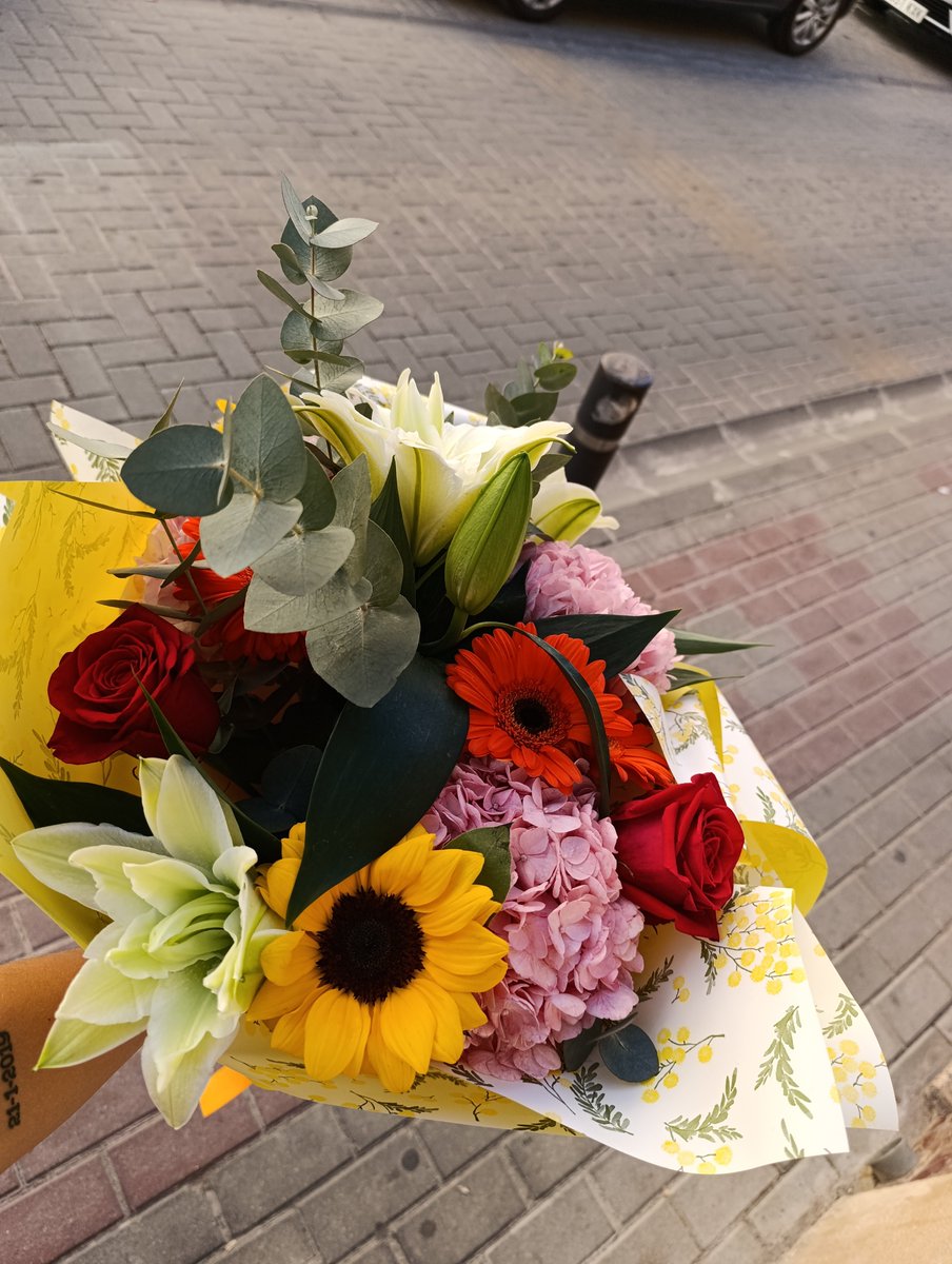 naaat__02's tweet photo. Realmente echo de menos a la Natalia enamorada que regalaba flores🥺 (ahora solo las reparto🥲) https://t.co/ReR0JgPJCo