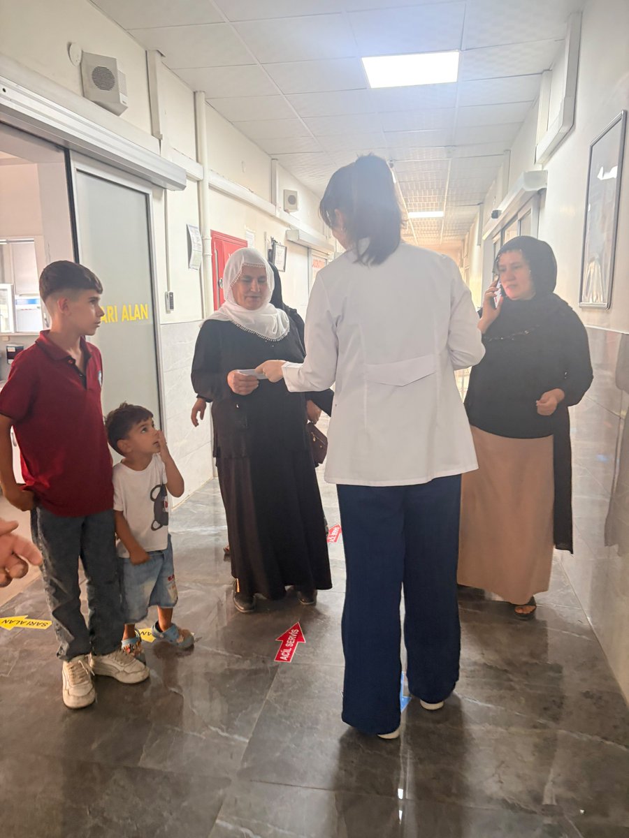 Savurdh's tweet photo. Erken teşhisin hayati önem taşıdığı prostat kanserine karşı farkındalığı artırmak amacıyla Savur TSM ile koordineli olarak hastanemizde bilgilendirme standı açtık

Vatandaşlarımızı bilgi almak üzere standımıza davet ediyoruz Erken tanı hayat kurtarır! 💙
@mardinilsaglik 
@sbkhgm https://t.co/DqVgIsAZpR
