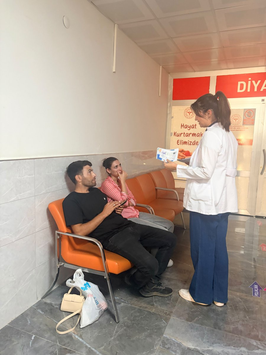 Savurdh's tweet photo. Erken teşhisin hayati önem taşıdığı prostat kanserine karşı farkındalığı artırmak amacıyla Savur TSM ile koordineli olarak hastanemizde bilgilendirme standı açtık

Vatandaşlarımızı bilgi almak üzere standımıza davet ediyoruz Erken tanı hayat kurtarır! 💙
@mardinilsaglik 
@sbkhgm https://t.co/DqVgIsAZpR