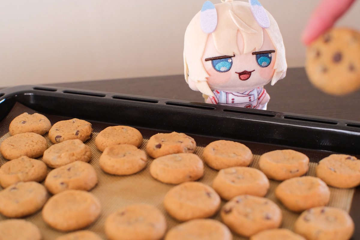 s48n46's tweet photo. 🍪🤏 https://t.co/QF6huybrNs