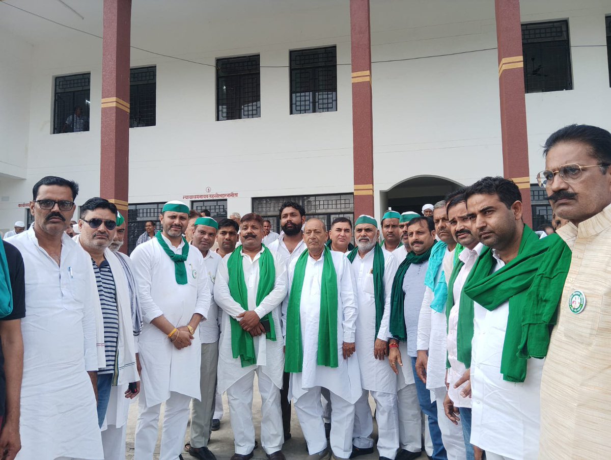 PunitKu91920945's tweet photo. सहारनपुर के रामपुर मनिहारान में भाकियू (टिकैत) की महत्वपूर्ण समीक्षा बैठक संपन्न।👥 चौधरी रामपाल सिंह की अध्यक्षता व शीर्ष नेतृत्व की मौजूदगी में संगठन कार्यों की समीक्षा की गई।किसानों की विभिन्न समस्याओं को लेकर जिलाधिकारी के नाम तहसीलदार को ज्ञापन सौंपा गया।
@RakeshTikaitBKU https://t.co/tscQeeQfqc