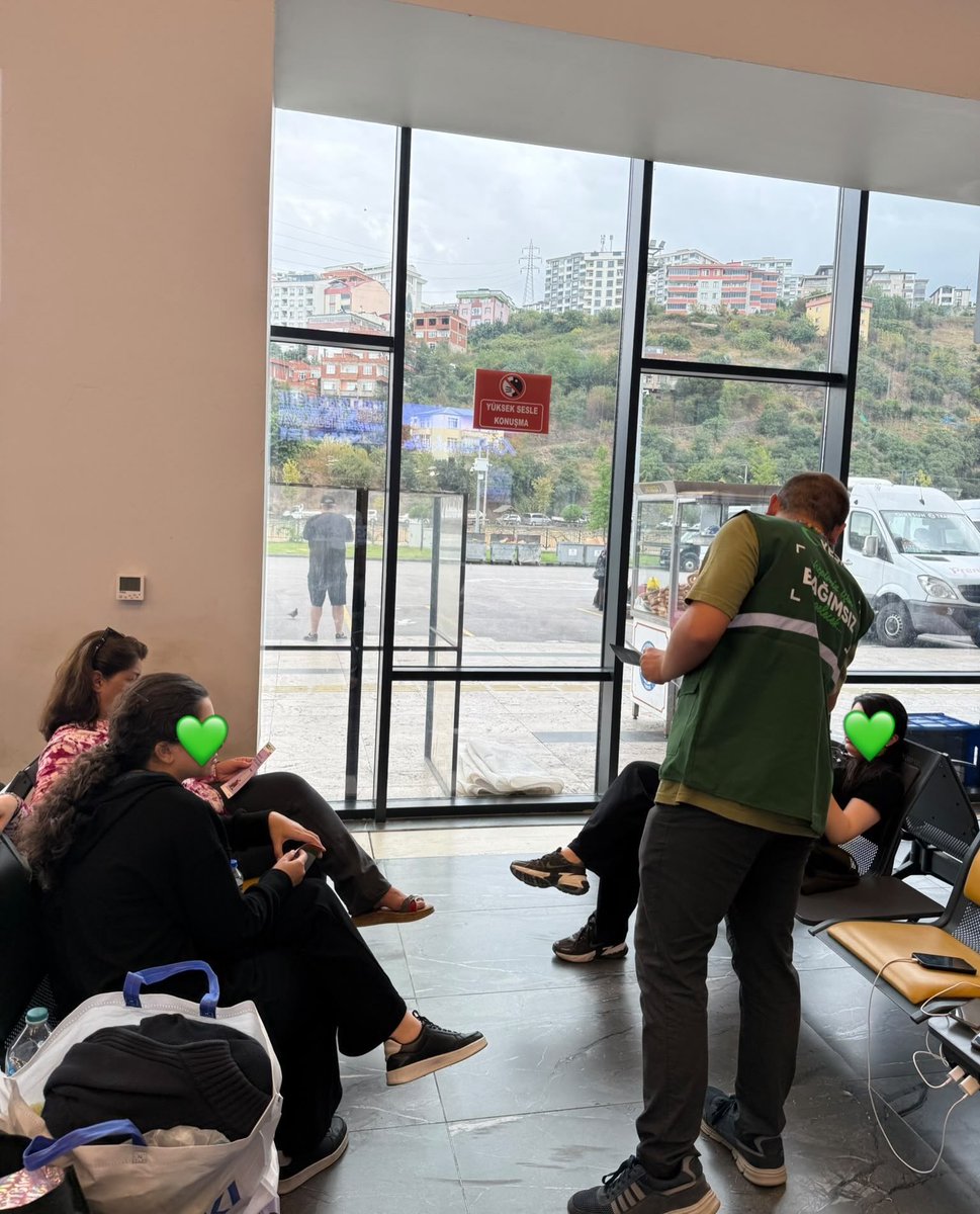 Yesilay_Trabzon's tweet photo. Yeşilay’ın bağımlılıklardan uzak, sağlıklı ve bilinçli bir yaşam konusunda yürüttüğü çalışmalar hakkında bilgilendirmelerde bulunarak broşürlerimizi  paylaştık.

Yeni eğitim döneminin tüm öğrencilerimize sağlık, başarı ve güzel başlangıçlar getirmesini diliyoruz. 💚 https://t.co/tUv0v1GCBE