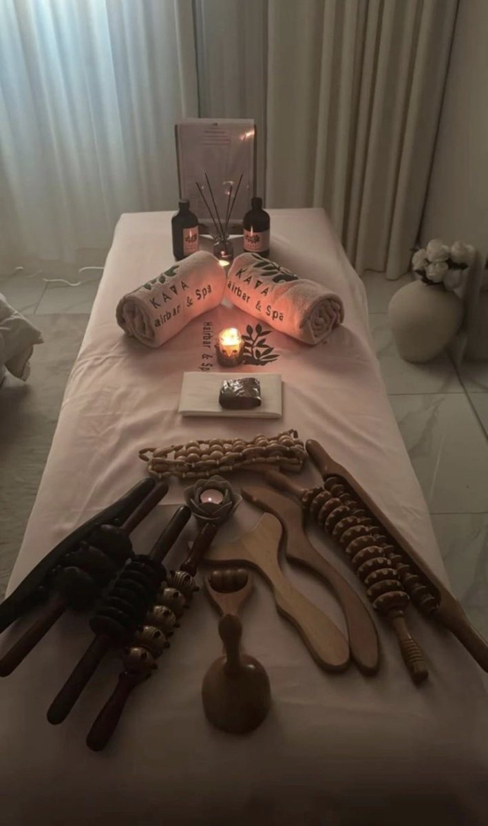 jayssmami's tweet photo. I’m a professional massage therapist 💆👅 https://t.co/pP7lv9jY5E