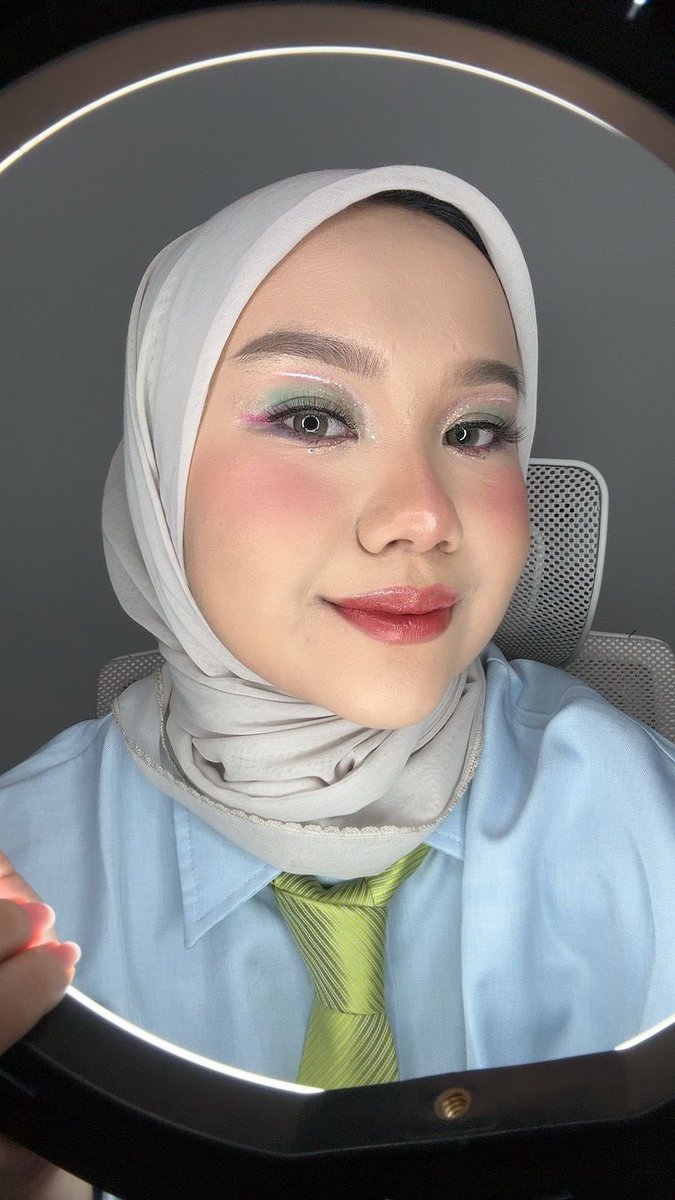 kugybears's tweet photo. CALLING ALL NCTZEN yang mager makeup & butuh jasa makeup di THE REDLINE NCT 127 Concert✨
✨OPEN JASA EYE MAKEUP CONCERT FOR THE REDLINE CONCERT : NCT 127✨
📍Indonesia arena (03 Oct 2026)
💵 eye makeup 70k
💵 full makeup 250k
Untuk booking slot &more portofolio kindly dm me🥰 https://t.co/orEFKq0UPQ