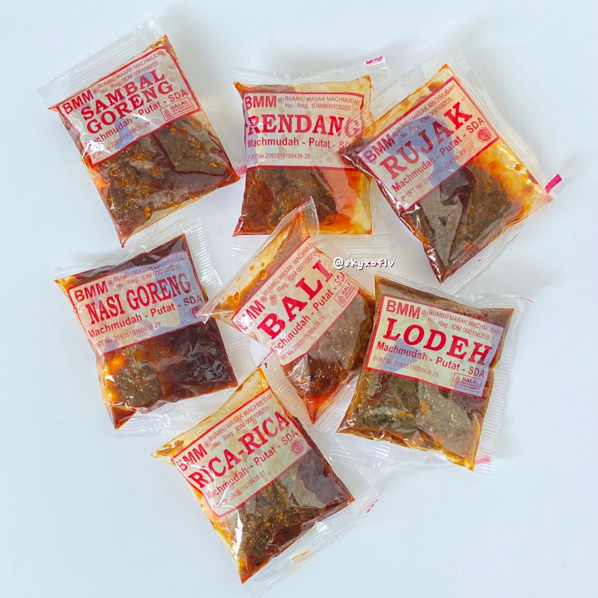 skyxoflv's tweet photo. SUNGKEM sama SIDOARJO karna udah nyiptain bumbu se-ENAK ini🙏🏻😭 

in this economy tp masih ada yg jual bumbu 2 ribuan, ini ownernya ga rugi kah?!?!? https://t.co/OPlTwK81Md