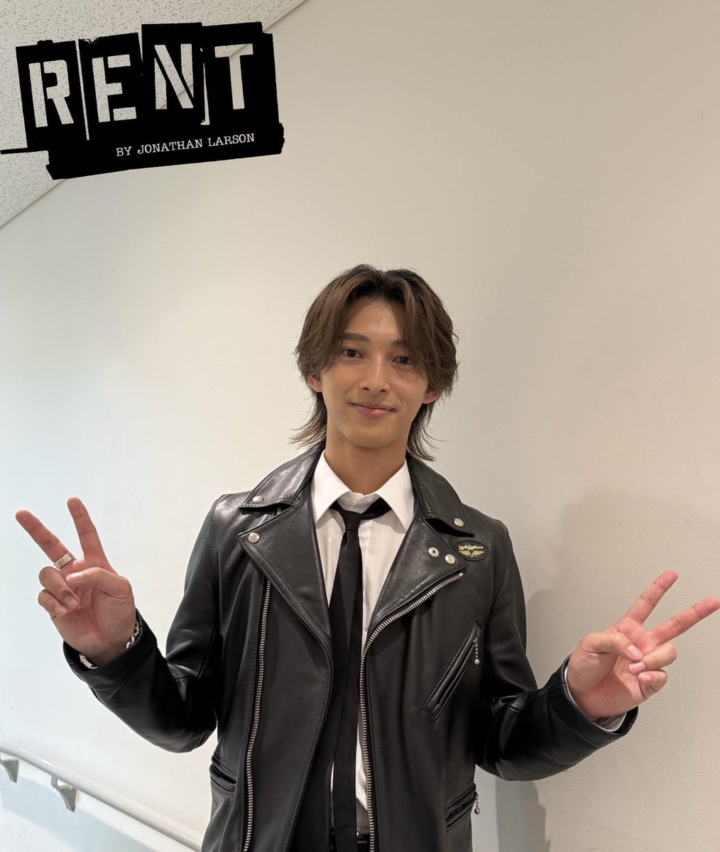 RENT_TOHO's tweet photo. 連日、#RENT の稽古が進んでおります。パズルのピースがハマっていくように、少しずつ形になってきています✨そんななか、昨日9月14日はBenny役の #秋沢健太朗 さん💐本日9月15日はRoger役の #木原瑠生 さん💐続けてお誕生日でした🎉カンパニーでお祝いしました🎶HappyBirthday!! #RENT2026 https://t.co/DqrEjBdDNQ