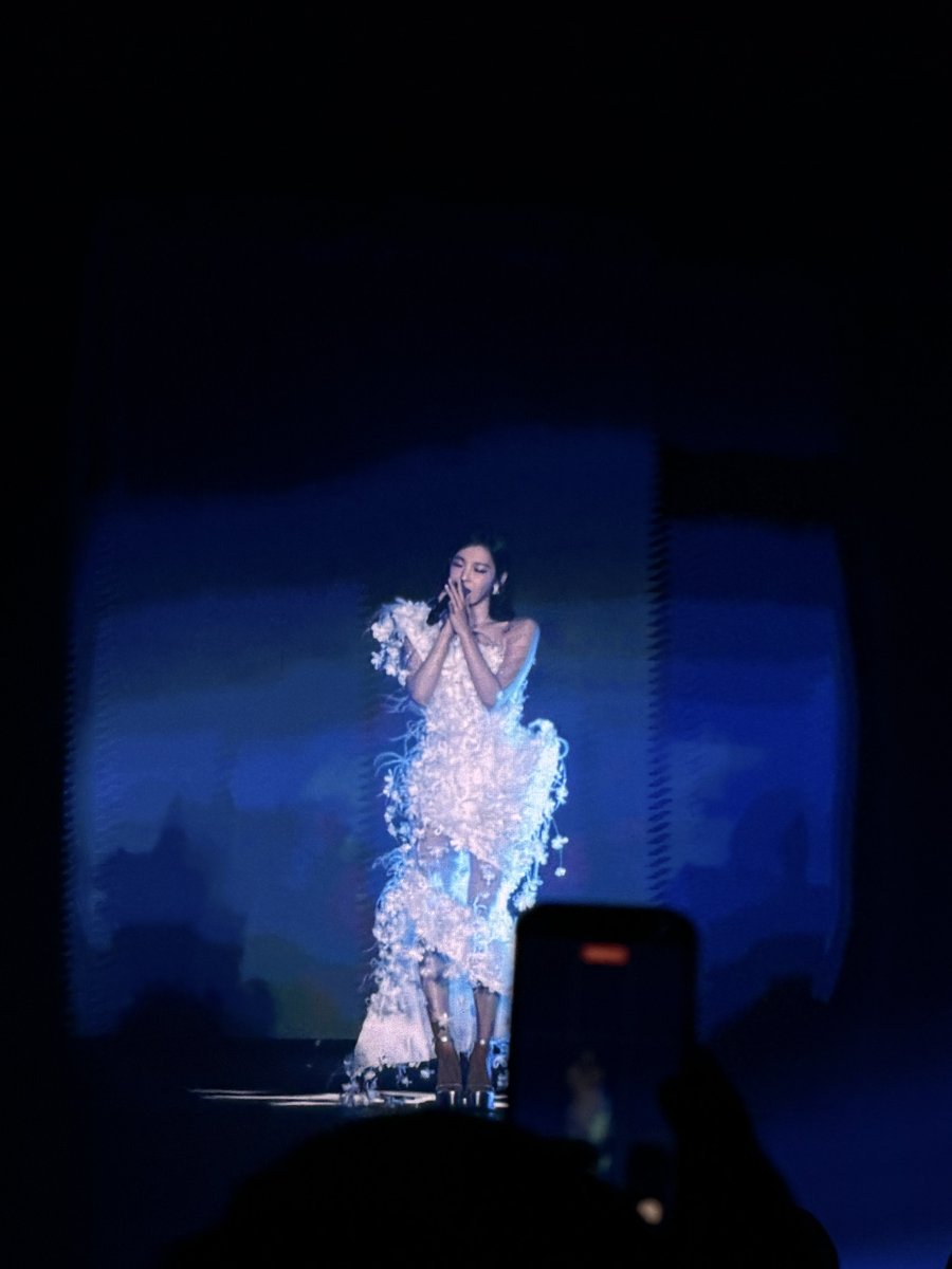 selierie's tweet photo. EL VESTIDO QUE USÓ EN LIMA 
te amo ningning https://t.co/mwqgCqWiHH