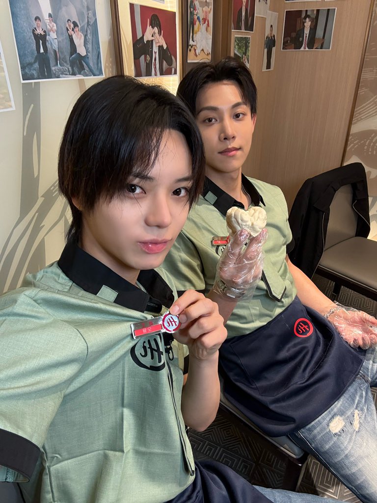 terjemahinRYUL's tweet photo. — weverse post
#4SHOBOSHOW EP. 20 <Squad Full-Course Haidilao> Photo Behind 📸

#률 #RYUL #롱샷 #LNGSHOT https://t.co/7ogzyf41yK