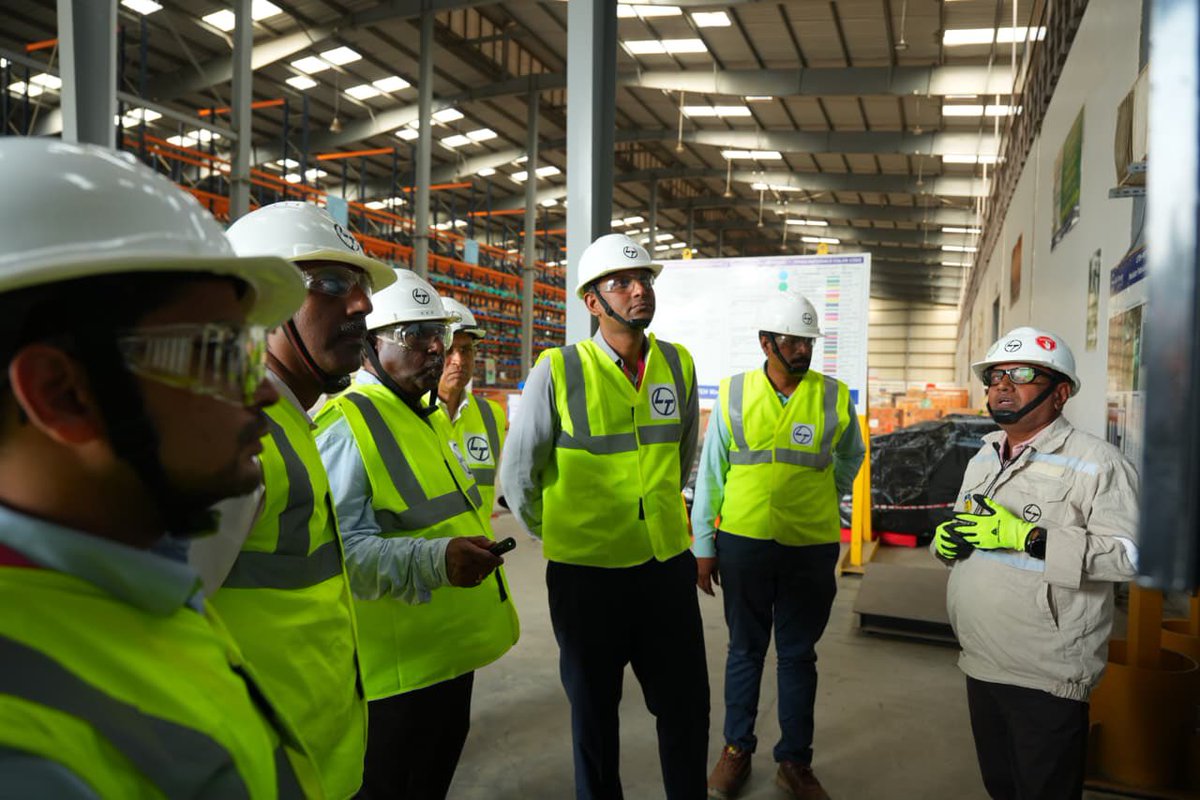 HardeepSPuri's tweet photo. Marking #EngineersDay, officers of the Exploration Division, Ministry of Petroleum & Natural Gas, were at the L&T Modular Fabrication Facility in Kattupalli, Tamil Nadu — one of several industry engagements under way as Samudra Manthan takes shape.
 
The interaction offered a close view of how far our modular fabrication and offshore engineering capability has come, and of the engineering talent that will carry India's E&P sector forward. Capabilities such as these will anchor the Oil & Gas Manufacturing and Services Zone(s) envisaged under Samudra Manthan, carrying Make in India deeper into the offshore value chain.
 
#SamudraManthan #MakeInIndia #ManufacturingAndServicesZone #EnergySecurity