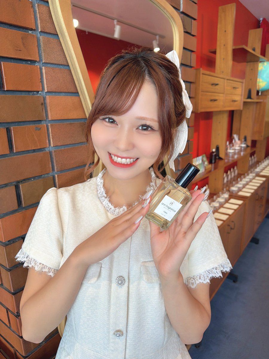hana_oba's tweet photo. EX大衆 10月号 本日発売です📚☁️

連載の「咲かせて！クリエイティ部」
ずっと憧れてたオリジナル香水作り🪞♩

杏奈と2人で対談もさせて頂いています！
恋、はじめました。のお話を🫧
アイドルらしい撮影で楽しかったです♡

 #EX大衆 #イコラブ https://t.co/5juG48X28G