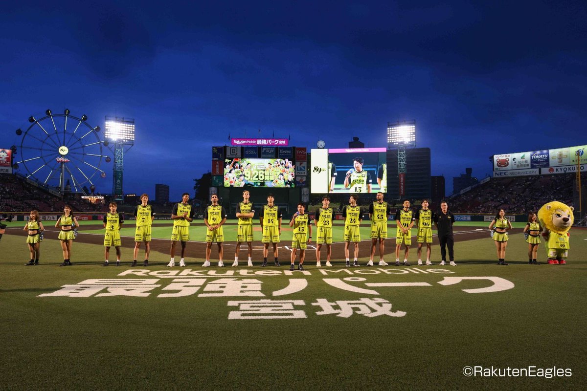 89ERS_Official's tweet photo. 本日、#東北楽天ゴールデンイーグルス さんに壮行会を開催いただきました🏟️✨

セレモニアルピッチには、#ジャレット・カルバー 選手、#片岡大晴 選手が登場⚾️
2人とも貴重なマウンドを楽しみながら、力強い投球を披露🔥

Bプレミア初代王者を目指すシーズン開幕に向けて、最高の弾みとなりました💪✨

東北楽天ゴールデンイーグルスのみなさま、ファンのみなさま、本当にありがとうございました🙌

いただいたエールを力に、今シーズンも全力で闘います🔥

@Rakuten__Eagles 
#RakutenEagles
#89ERS
#GRIND
#Bリーグ
#Bプレミア