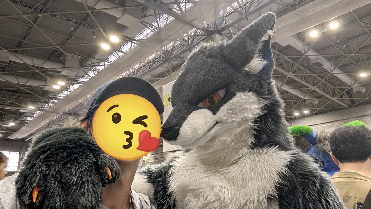 hasuki1975's tweet photo. やっと会えたレアキャラとツーショできた
#OFFF https://t.co/lYE9ilFg7B