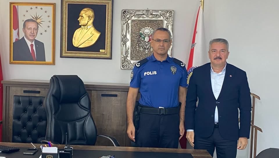 omerryasarrr's tweet photo. 📌Ziyaret | Mezitli

İlçe Başkanımız Sayın Hüseyin Kılıç ve Yönetim Kurulu Üyelerimizle birlikte, İlçe Emniyet Müdürümüz Sayın İdris Doğanay’ı ziyaret ederek hayırlı olsun dileklerimizi ilettik.

Nazik misafirperverliği ve hoş sohbeti için kendisine teşekkür ediyor, yeni görevinde başarılar diliyoruz. Rabbim görevini hayırlı ve başarılı bir şekilde yürütmeyi nasip etsin. 🇹🇷