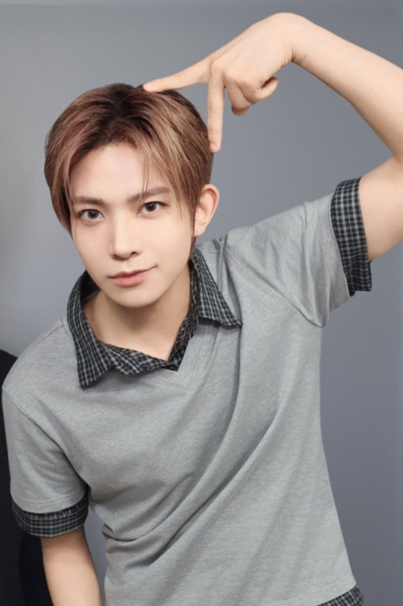 EVAN01ACE's tweet photo. so handsome 🫠🫠 https://t.co/9nIWoyA6XM
