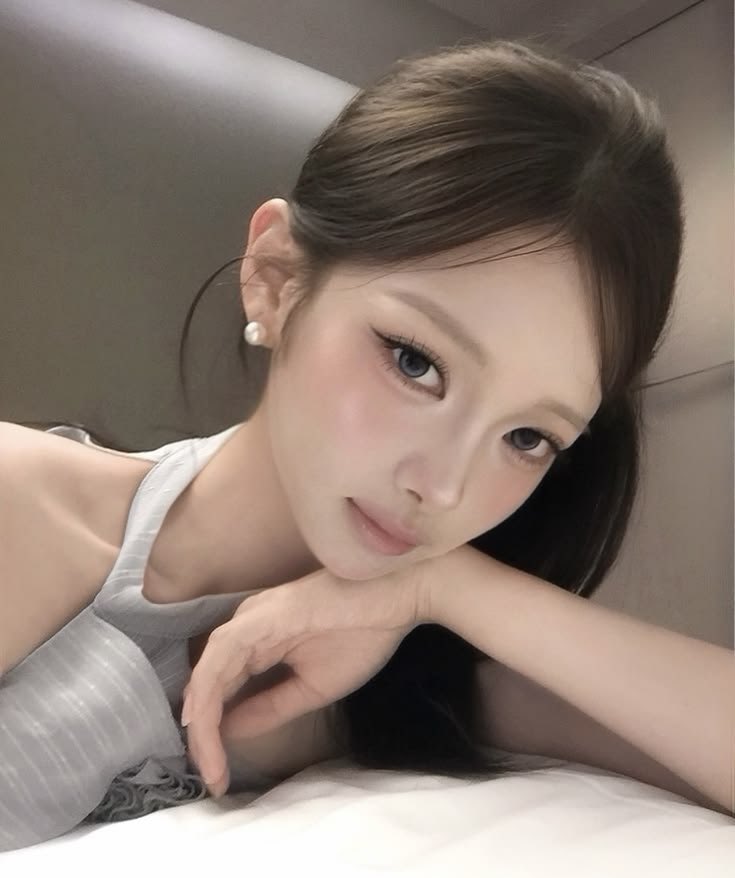 SW__19980403's tweet photo. 低彩度メイク 烏龍茶メイクの参考になる方達⬅️
2枚目の方名前わかる方教えてください🙏🏻
全てXで拾ってます（ ᴗ ̫ ᴗ ） https://t.co/n3g0Wy7pWz
