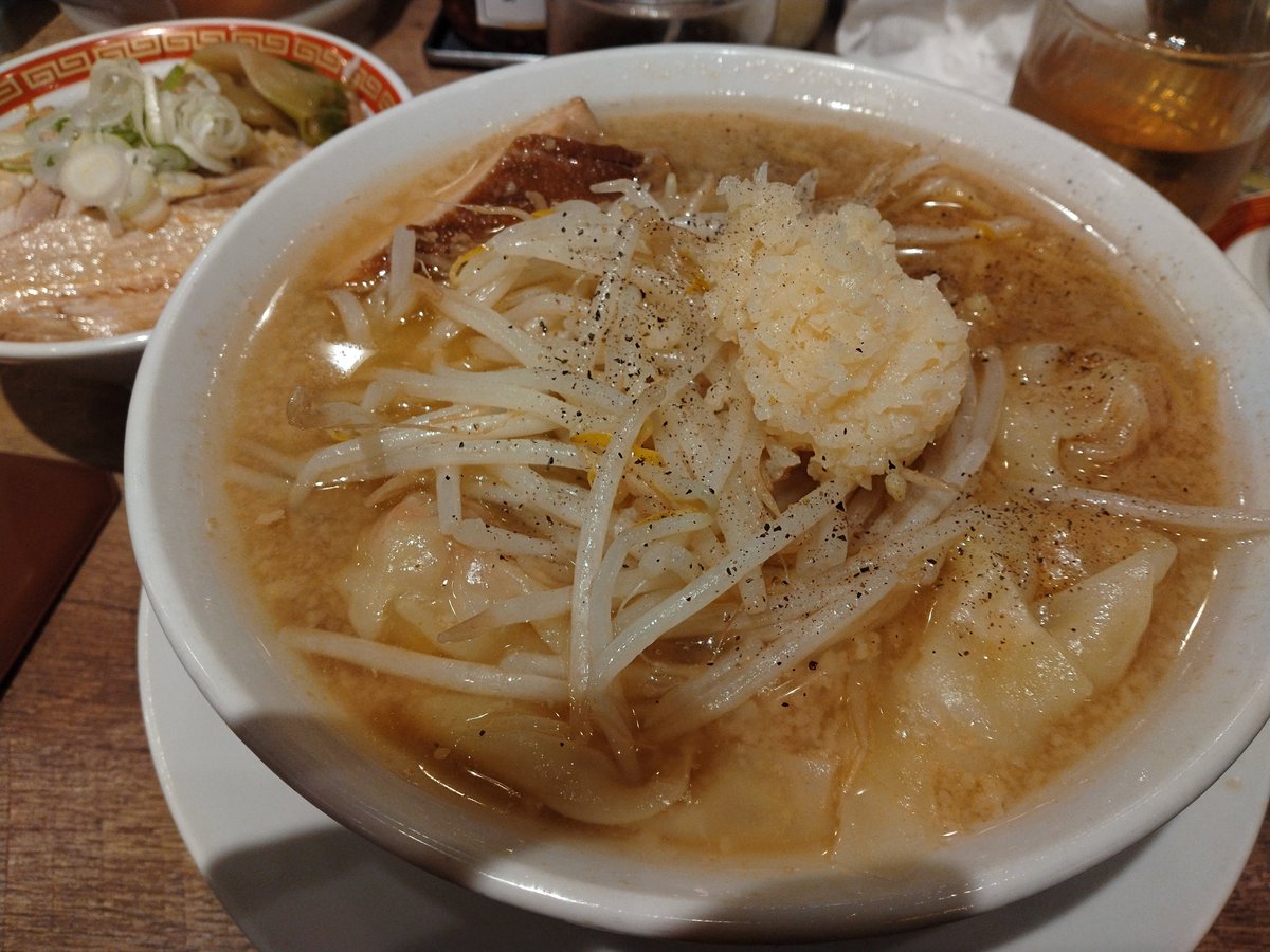 sake_keisan's tweet photo. 広州市場横浜店
にんにく醤油ワンタン麺
#ラーメン https://t.co/VCfvIvjK0z