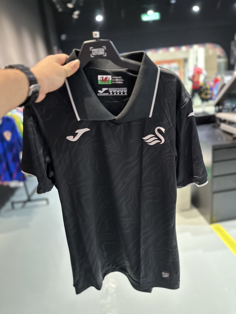 TitipLawas's tweet photo. Jersey Swansea City keren-keren

Jastip ready sampe 17 Sep https://t.co/X32c9RSapd