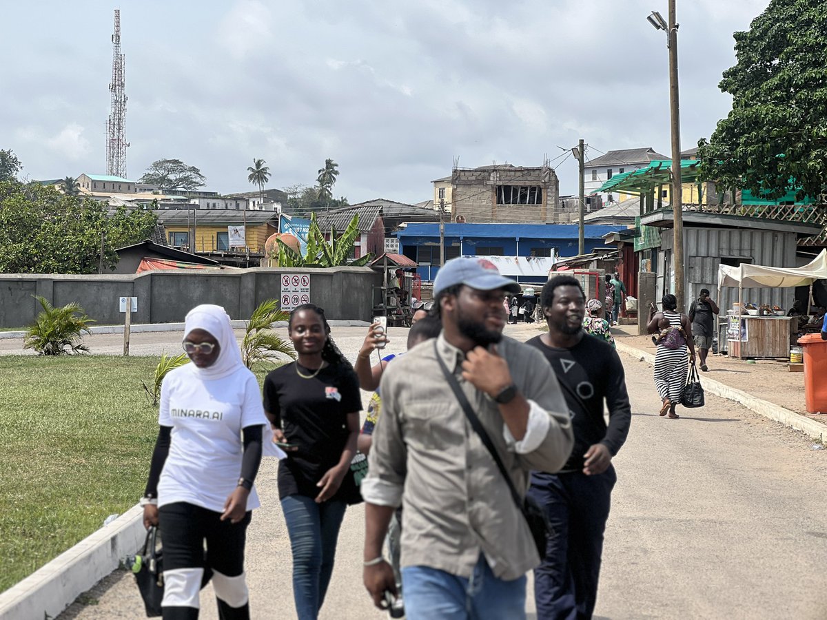 ndivechisom's tweet photo. One of the best decisions I made last year fr. Spent Christmas &amp; New Year volunteering in Ghana. Met so many locals, made lifelong friends &amp; almost got a chieftaincy title 😂 All for around 500k, that came with accommodation &amp; local guide covered. I’ll definitely do it again. https://t.co/ABpqYk054G