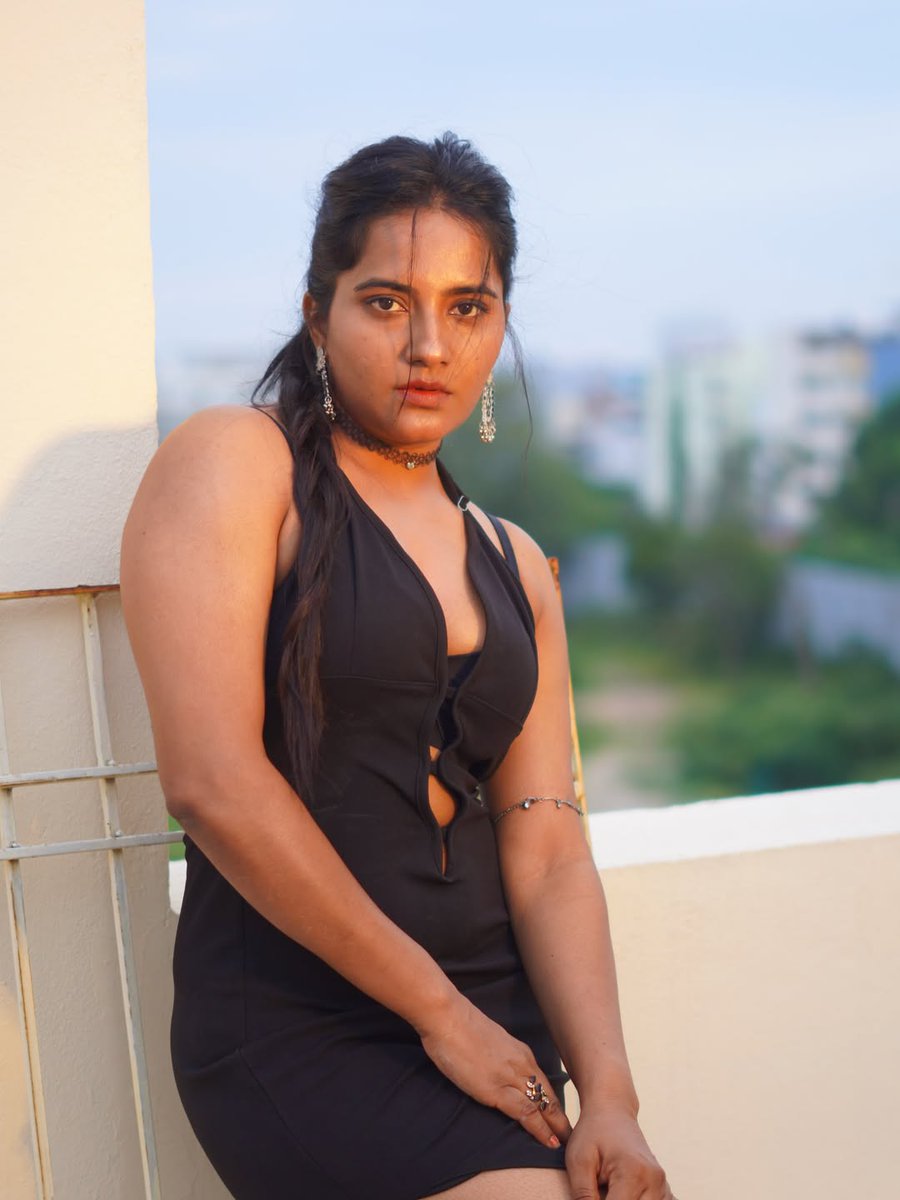 SizzlingStills's tweet photo. Wearing a sharp contemporary silhouette, showcasing glamour with authority — creating fashion photography magic.

#ChicFashion #MinimalistFashion #Glamorous #FashionDiaries #sizzlingstills https://t.co/P10oaM2Y4X