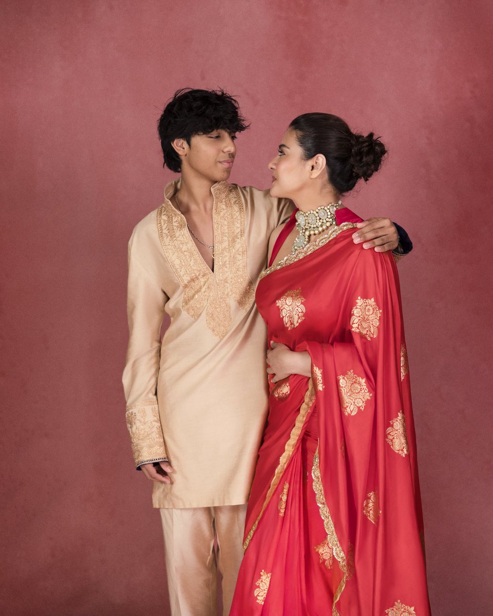 itsKajolD's tweet photo. In a society that has you counting money, steps, pounds and calories, be a rebel and count your blessings 
#lovemyboy #ganpatibappamorya https://t.co/XtW3PTsvds