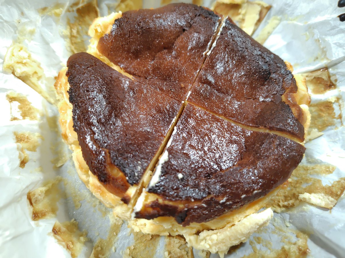 FgMu7's tweet photo. 一応バスクチーズではあるけど...さすがにバスクチーズケーキは美味しそうに撮れんかった https://t.co/vnQyl0x8xh