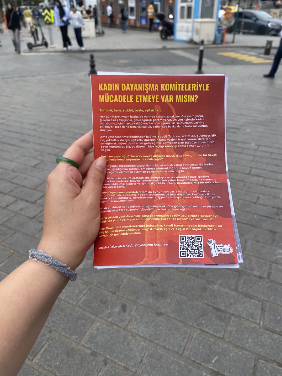 istanbulkdk_'s tweet photo. Yeni dönemde sana çağrımızdır: Geleceksizliğe, şiddete ve yoksulluğa teslim olmuyoruz!
Bu çürümüş düzeni değiştirmek ve eşit bir hayatı birlikte kurmak için Kadın Dayanışma Komiteleri’nde buluşalım. 

Bize ulaşmak için biodaki formu doldurabilirsiniz. #yalnızolmakdklıol https://t.co/q6pbDTOucw