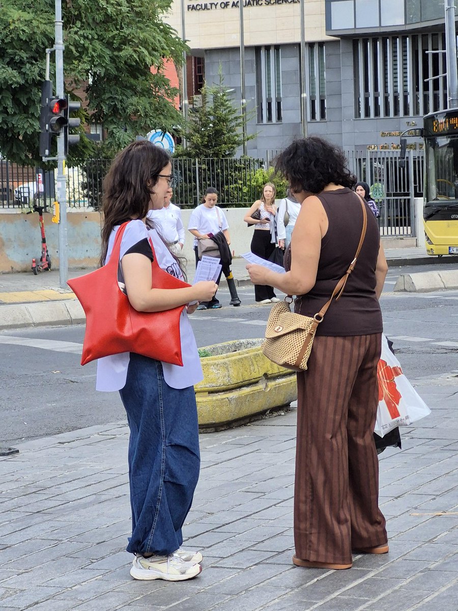 istanbulkdk_'s tweet photo. Yeni dönemde sana çağrımızdır: Geleceksizliğe, şiddete ve yoksulluğa teslim olmuyoruz!
Bu çürümüş düzeni değiştirmek ve eşit bir hayatı birlikte kurmak için Kadın Dayanışma Komiteleri’nde buluşalım. 

Bize ulaşmak için biodaki formu doldurabilirsiniz. #yalnızolmakdklıol https://t.co/q6pbDTOucw