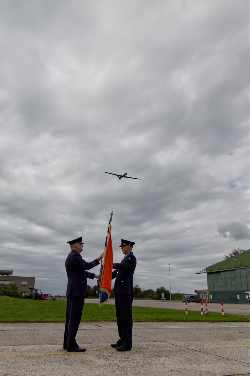 VlbLeeuwarden's tweet photo. 🦅Videre vincere est - ‘Zien is overwinnen‘👀

Op 10 september 2026 vond de commando-overdracht plaats van het 306 squadron.

Het commando werd overgedragen van luitenant-kolonel Jan ‘Muezli’ Ruedisueli naar Luitenant-kolonel Martin ‘Hook’ Hogervorst. https://t.co/zEqw4rBt1Y