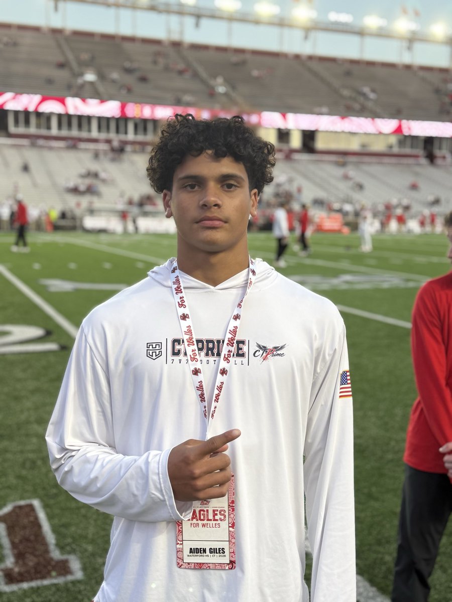 AidenGiles7's tweet photo. So grateful to experience the @BCFootball game atmosphere at Alumni Stadium last Friday! Especially on such a special night dedicated to Welles Crowther and all who sacrificed their lives on 9/11. It was great to see @CoachDailey_A6O again! Special thanks to @Coach_JDiBiaso @LarryDixon7v7! Congrats on the win 💪🏈 #ForWelles