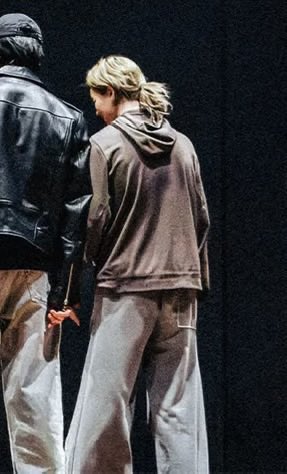 JiminLatinoFB's tweet photo. Jimin se está preparando para su nueva presentación en #iHeartFestival 😱 y sigue manteniendo su hermoso cabello largo y rubio. Parece andarlo ondulado.

No podemos esperar para lo que nos tiene preparado. Recuerden que BTS confirmó su participación. Así que Jimin estará ahí. https://t.co/nLraOub1d2
