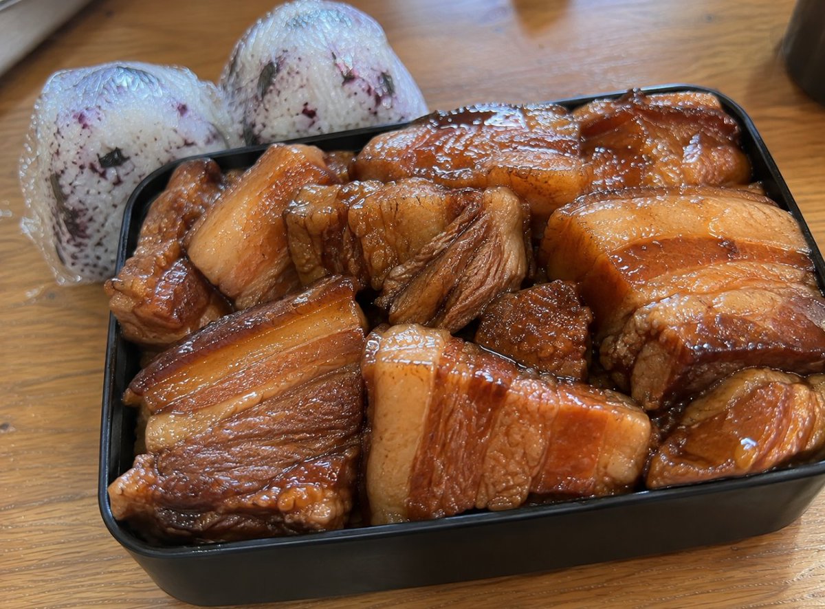 NBenmaran85901's tweet photo. 30歳独身女が作るやけくそ角煮弁当。 https://t.co/6yZHKm5pgM