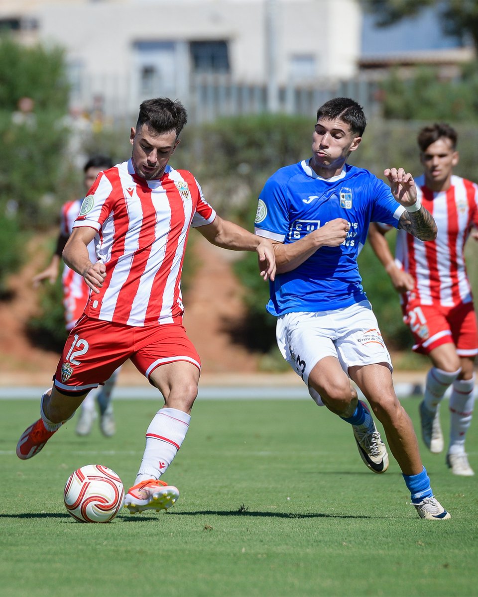 AcademiaUDA's tweet photo. 📷 Algunas imágenes de la victoria del #UDAB ante el @CD_Alhaurino.
#AcademiaUDA 🔴⚪️ https://t.co/nMN4uctRk2