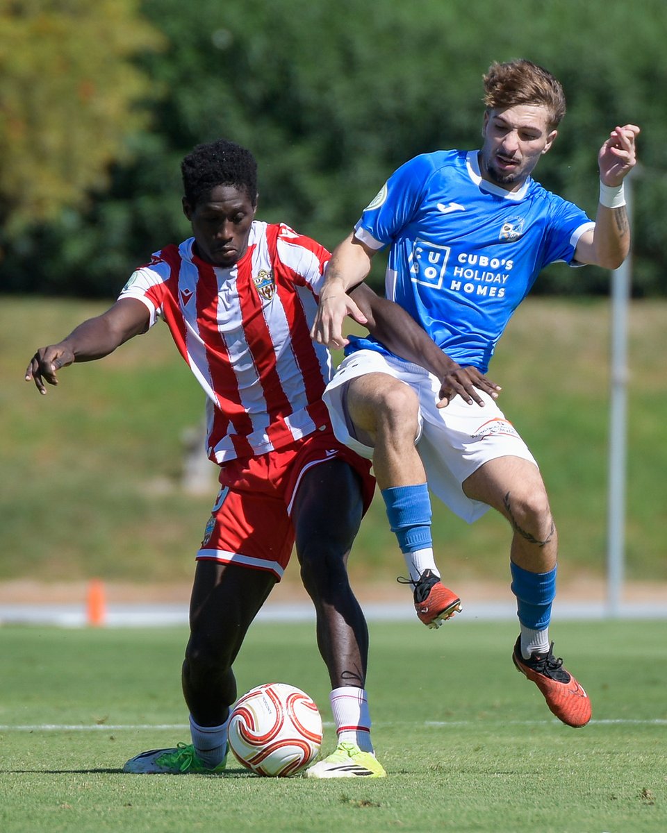 AcademiaUDA's tweet photo. 📷 Algunas imágenes de la victoria del #UDAB ante el @CD_Alhaurino.
#AcademiaUDA 🔴⚪️ https://t.co/nMN4uctRk2