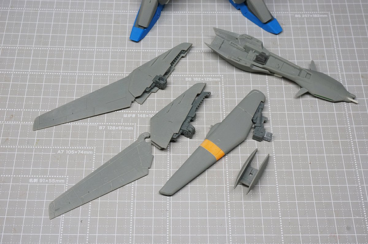 ns32v's tweet photo. Fusion/Fusion360製 MSA-006 Zplus
とりあえず見えるとこら～へんだけ、ザザっとコスって立たせてみたよ。クリアしてスミ入れしようかおもうたけど十分満ち足りた😤デジタル造形の自家製ガンプラ。今回はRESIONE製レジンを中心に印刷。自作混ぜ々レジンでの成形色、印刷してサポ取って組んだだけ😘 https://t.co/EoAW0vMzul