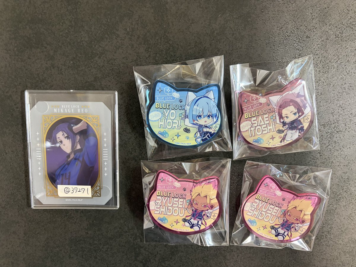 37271's tweet photo. 【交換・譲渡】ブルーロック ブルロ　Cyber Cat サイバーキャット　アクリルバッジ

譲)氷織、士道、冴
求)玲王or定価＋送料

郵送での交換希望。
まとめて優先。
冴、氷織に関しては特典のクリカもつけられますので必要な方はお声がけください。
検索からでもお気軽にお声掛けください。 https://t.co/fwYFqX6Pdj