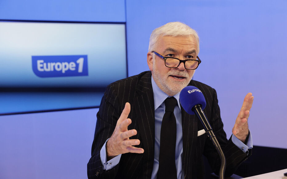 ShadesFrance's tweet photo. 🚨📺 CNEWS et EUROPE 1 sont les médias ayant diffusé le plus de cas de MÉSINFORMATION CLIMATIQUE en 2026.

👉 Les deux médias appartiennent à l’écosystème du milliardaire d’extrême droite Vincent Bolloré.

📊 452 cas de mésinformation climatique ont été recensés en tout dans l’ensemble des médias audiovisuels français étudiés entre janvier et juin, soit +28 % par rapport à l’année précédente.