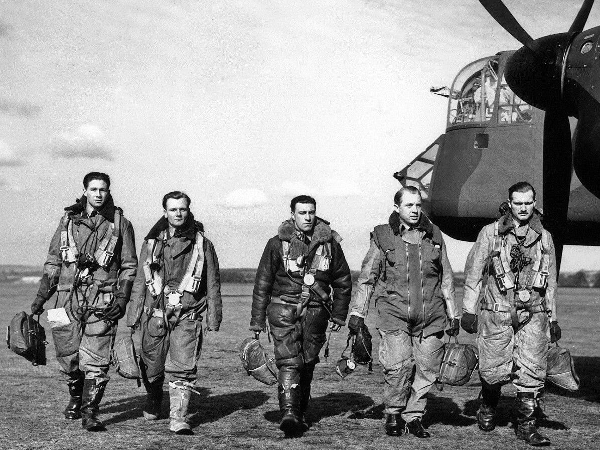 TheHistoryPress's tweet photo. #OnThisDay in 1940, during the #SecondWorldWar, an air battle was fought during the #BattleofBritain between the German Luftwaffe and British Royal Air Force.🎖️🪖✈️ Learn more👉: https://t.co/dQA8Gys2Yo #WW2 #RAF #WWII https://t.co/BQ9xiMa7t9