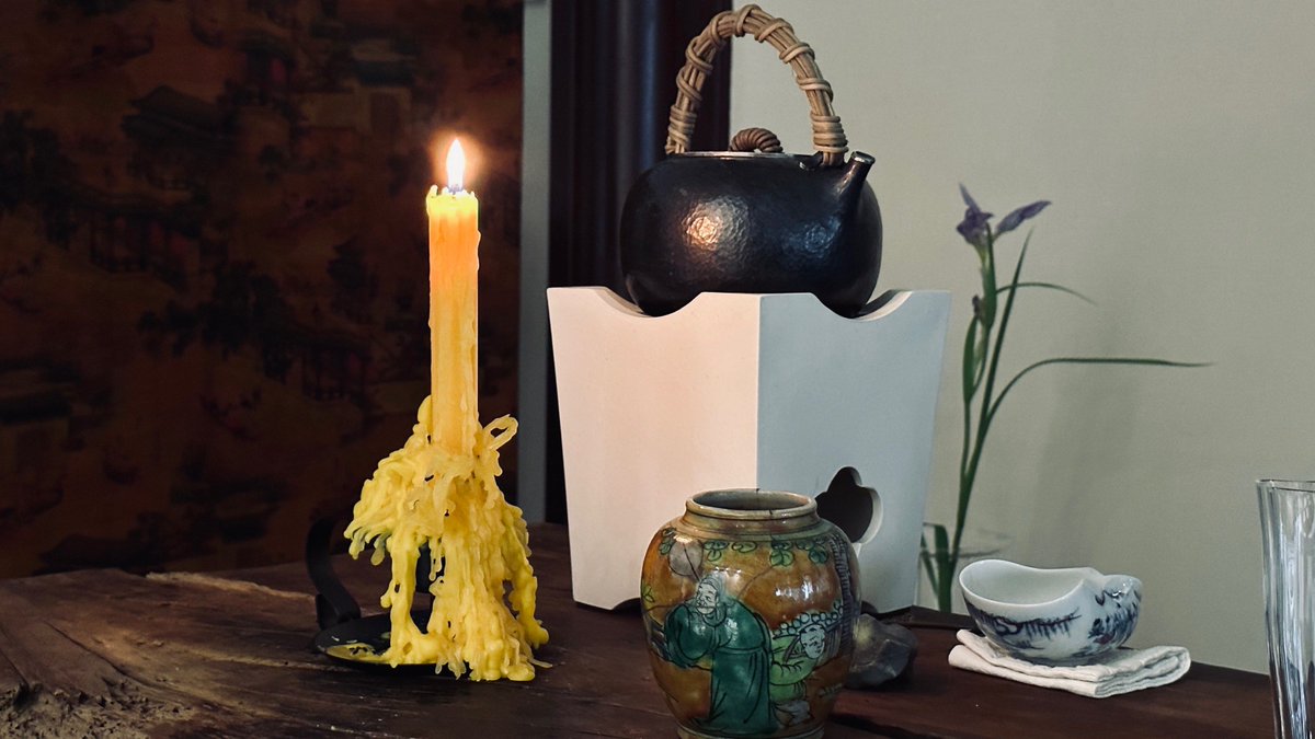 KaroPapa's tweet photo. Turn an old mason jar into a chic candle holder! No fancy tools needed—just some twine, a glue gun and a tea light. Cozy home refresh sorted. https://t.co/1QdhynYtcY