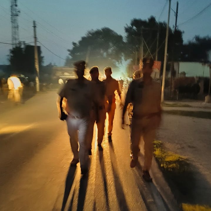 budaunpolice's tweet photo. #SSP_BDN के निर्देशन में शान्ति व्यवस्था के दृष्टिगत जनपद में शान्ति/सुरक्षा एवं कानून व्यवस्था को सुदृढ़ बनाये रखने हेतु #थाना_फैजगंजबेहटा पुलिस द्वारा क्षेत्र के मुख्य मार्गो व भीड़भाड़ वाले स्थानो पर #footpatrolling एवं संदिग्ध वाहन/व्यक्तियों की चेकिंग की गई। https://t.co/VZlGE46Yps