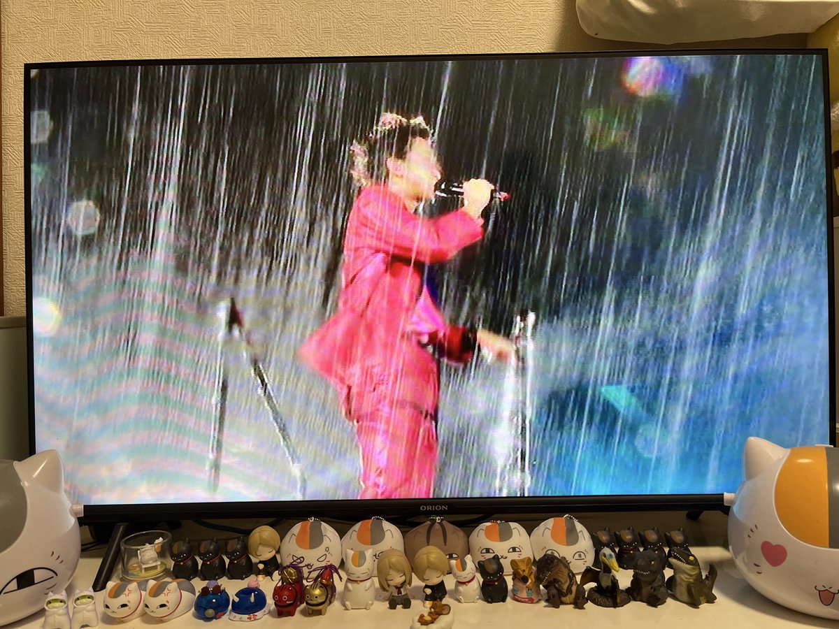 Hu_mmin_g_Life's tweet photo. アマプラで5×10見たら特典映像見たくなって
今これ。笑

#嵐 https://t.co/3BYo3o1O9n