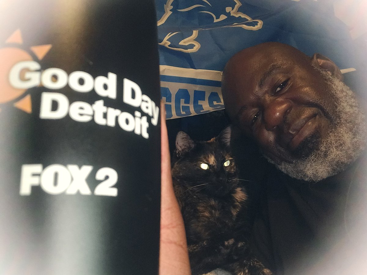 boymosher420's tweet photo. #gooddaydetroit What up doe! Look i love all animals, but i just dont like dogs. I'm a cat man. I'm allergic to dog hair i think. They bite chew stuff up poop everywhere. And now they're  3 dogs in my house! Now I love wolves! Sasha Da Cat says what up doe Detroit!
LIONS BABY!!!! https://t.co/ovnv5b5idn