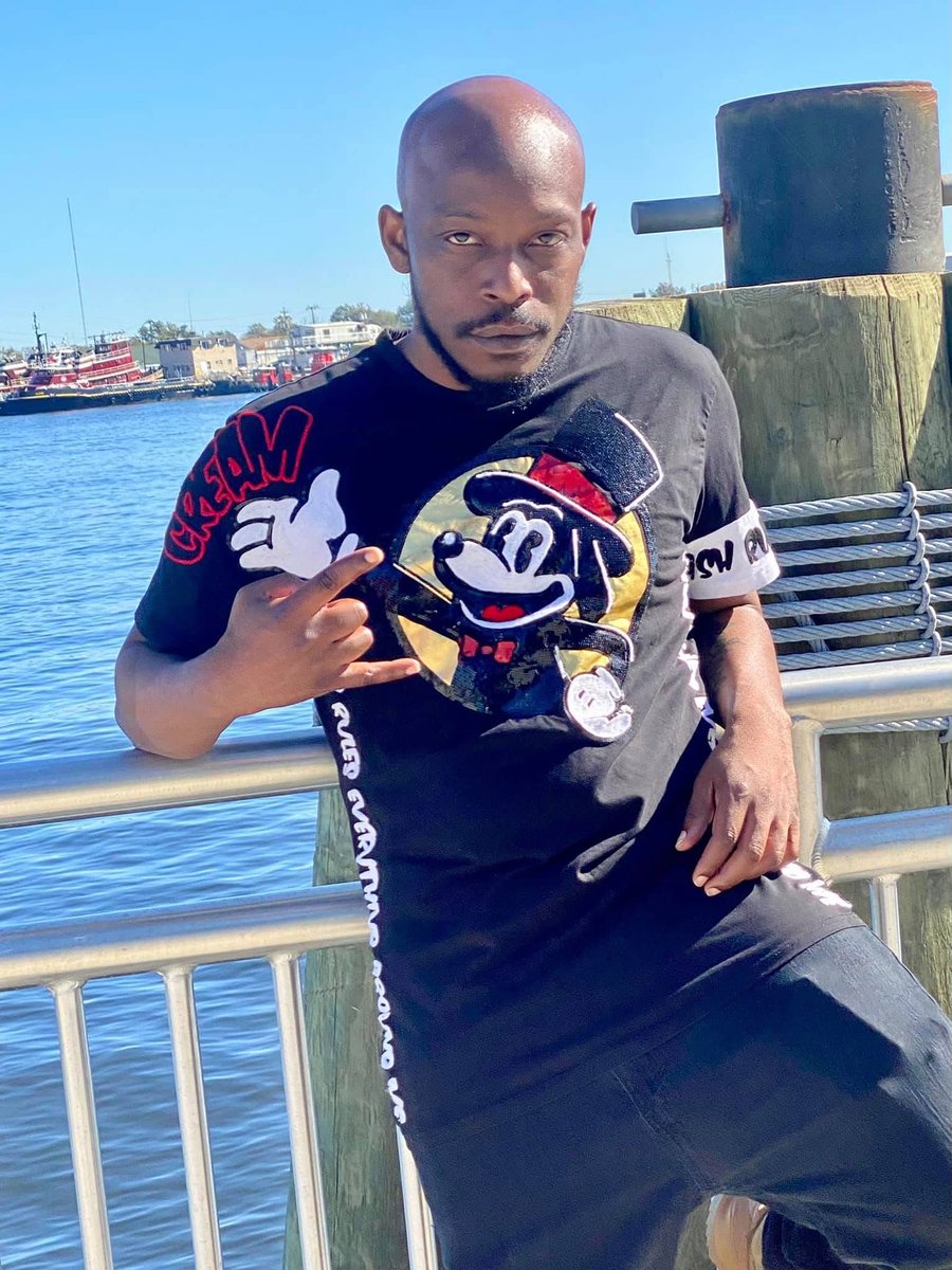 geniuskampf's tweet photo. A face a nigga can fuck 😩 https://t.co/uoSs7Zfbrz