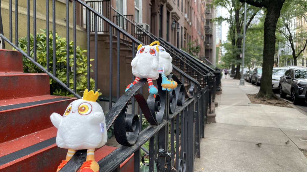ppp_anime_PR's tweet photo. 「#ポップパップポルターズ 」の
NY旅行🗽✈

きれいな景色や
おいしい食べ物がいっぱい🍹

TVアニメは10月4日よりテレビ朝日にて
毎週日曜10時～放送スタート📺 https://t.co/xAWoaVz4ew