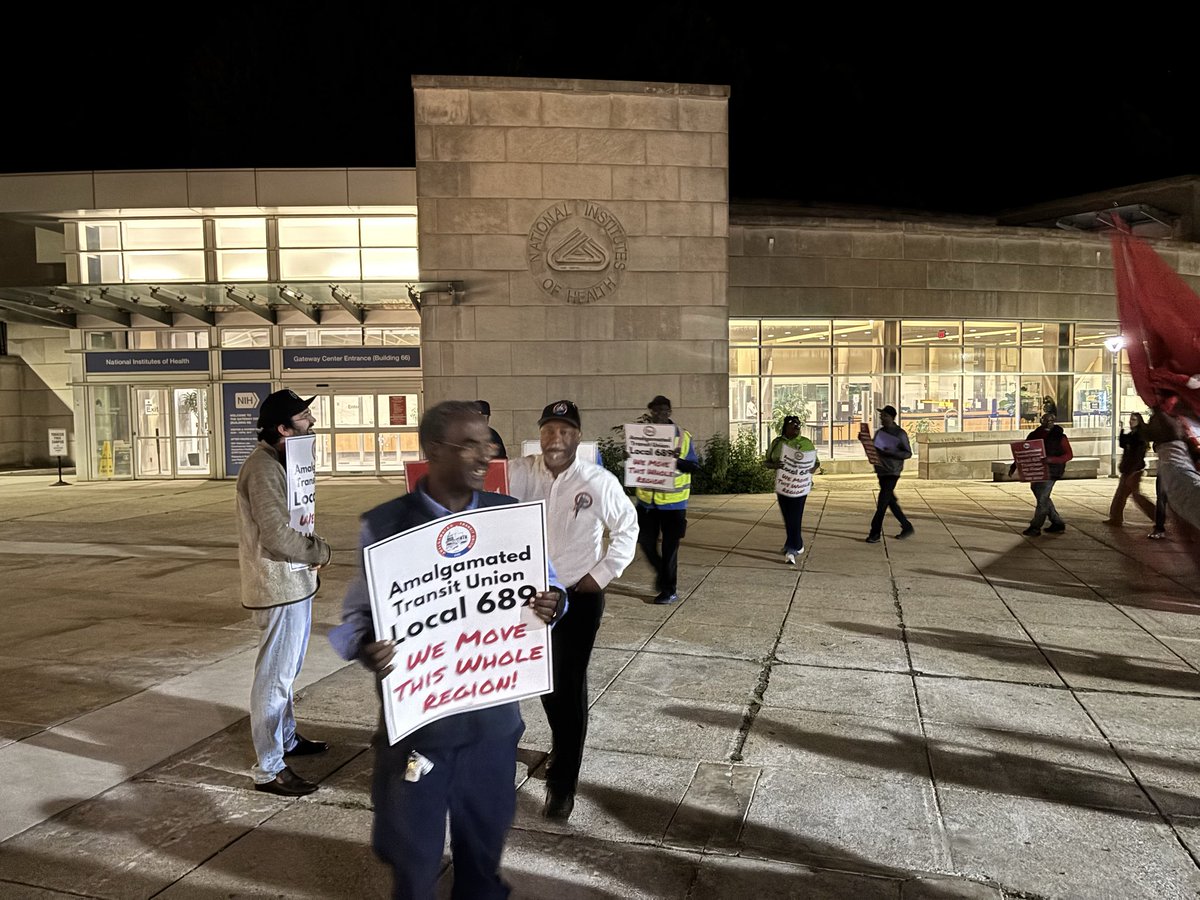 ATULocal689's tweet photo. AMC shuttle drivers at NIH held a practice picket today. Workers have been without a contract for months and the negotiations have dragged on. Now the company is threatening to take back benefits workers earned in past contracts! Enough is enough! #ATU689FairContracts https://t.co/GKppV9fAOX