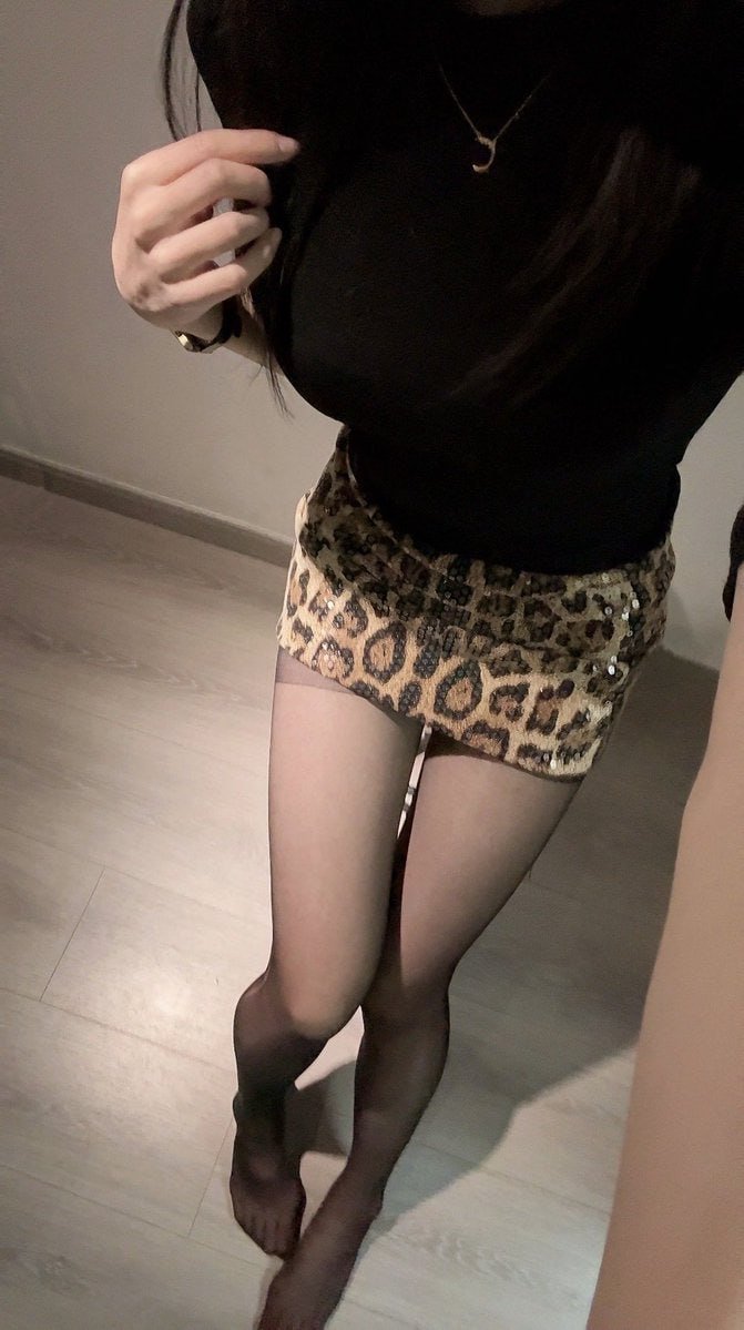 FilardiBruna's tweet photo. 爱笑只是我的外表，有谁能读懂我的内心，想找个搭子都这么难？这么好看的腿，不想摸吗？ https://t.co/6i2fWhEH8b