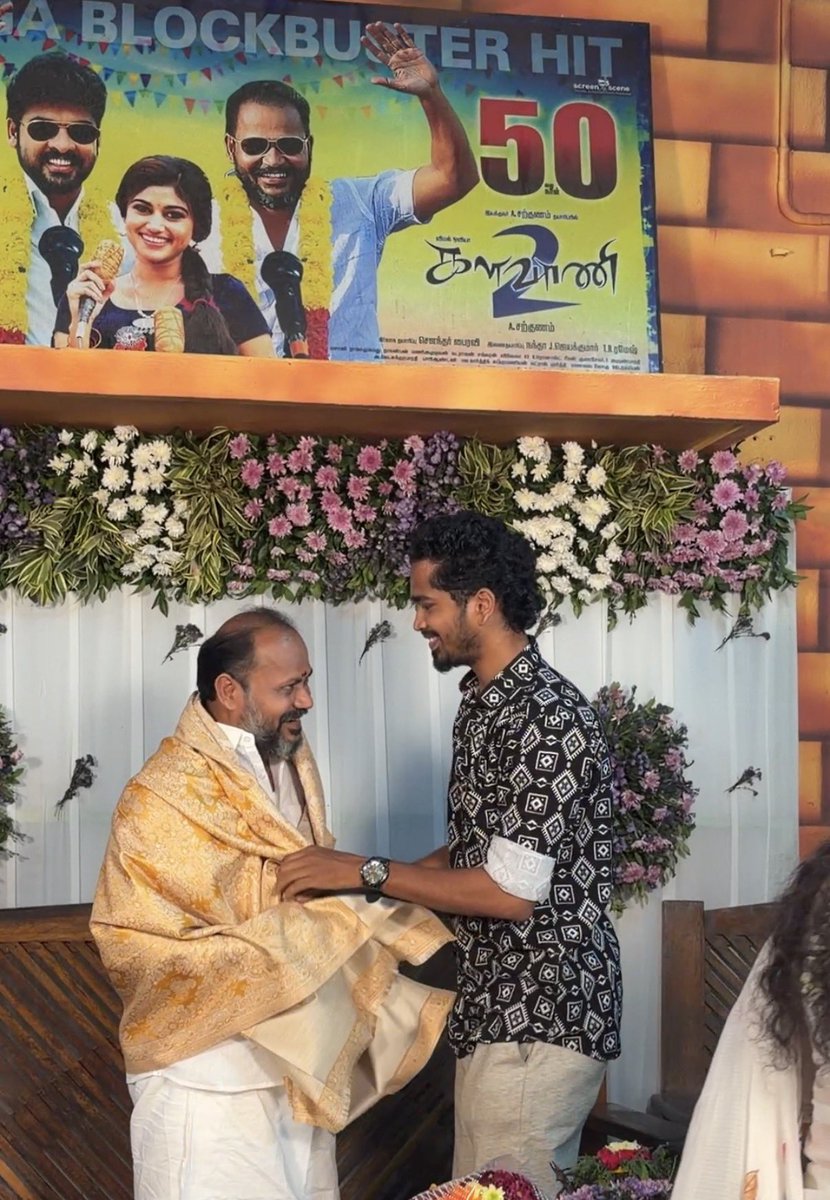 ssv__remo's tweet photo. They inviting me for #kalavani2 fam actor Durai Sudhakar birthday party event ❤️🙌
Ni8 moratu dinnner loading 🤪..
Pin kuripu I’m Teatotalar
#keeripulla #mannaiArul https://t.co/jYJlyLv83d
